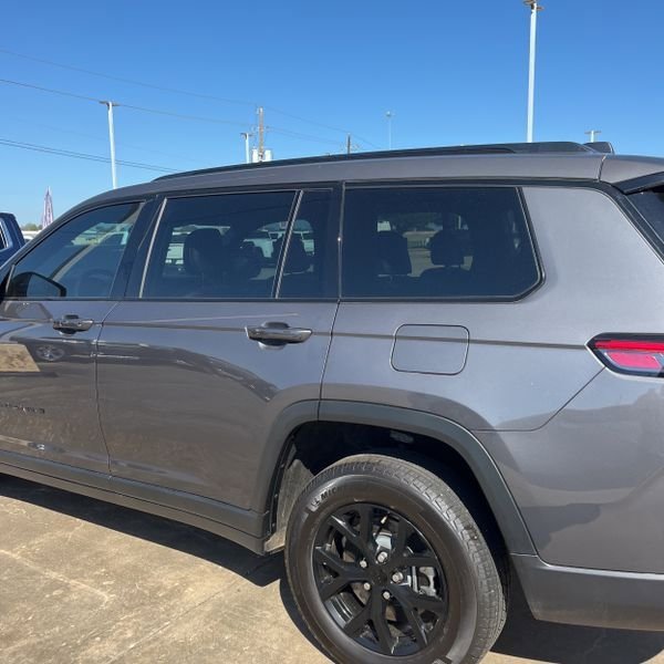 Used 2024 Jeep Grand Cherokee L Altitude image 4