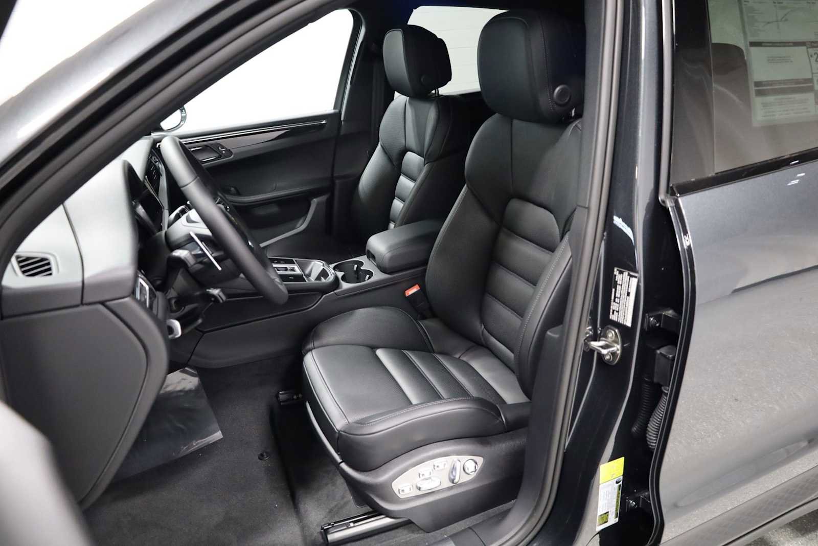 New 2026 Porsche Macan image 5