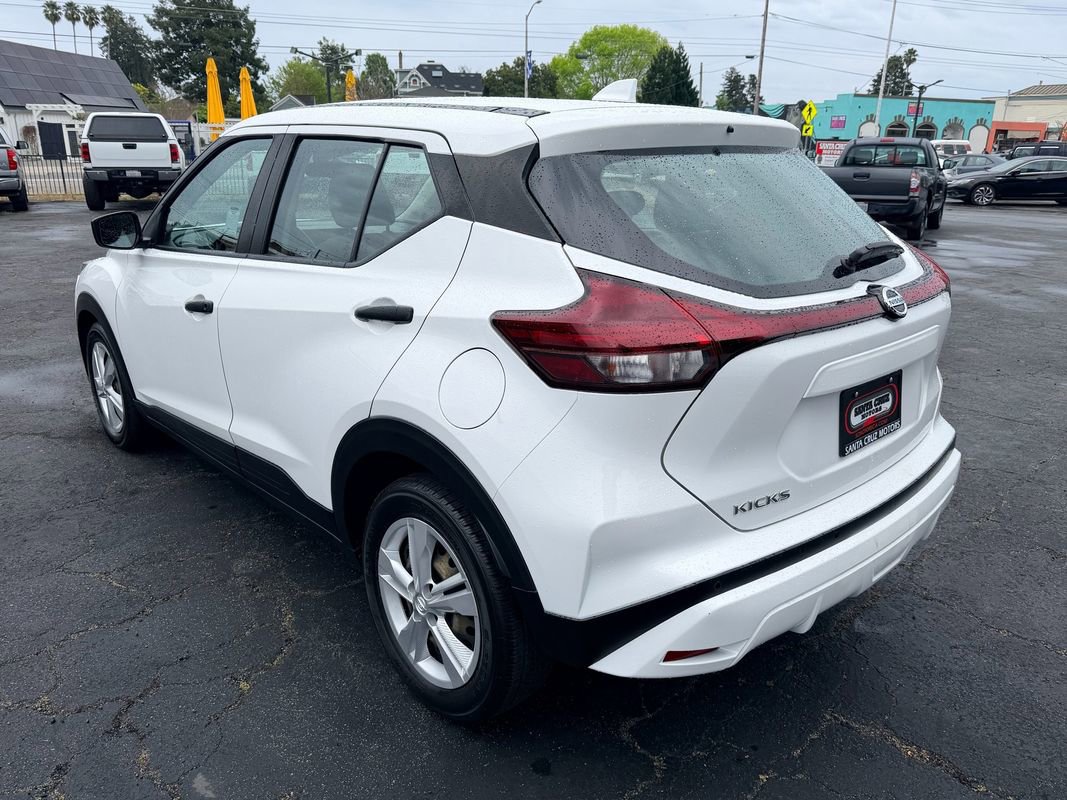 Used 2021 Nissan Kicks S image 4