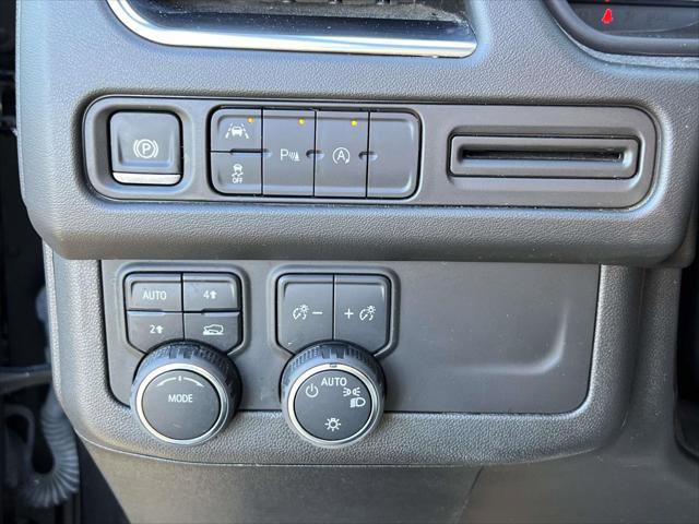 Used 2024 Chevrolet Suburban LT image 20