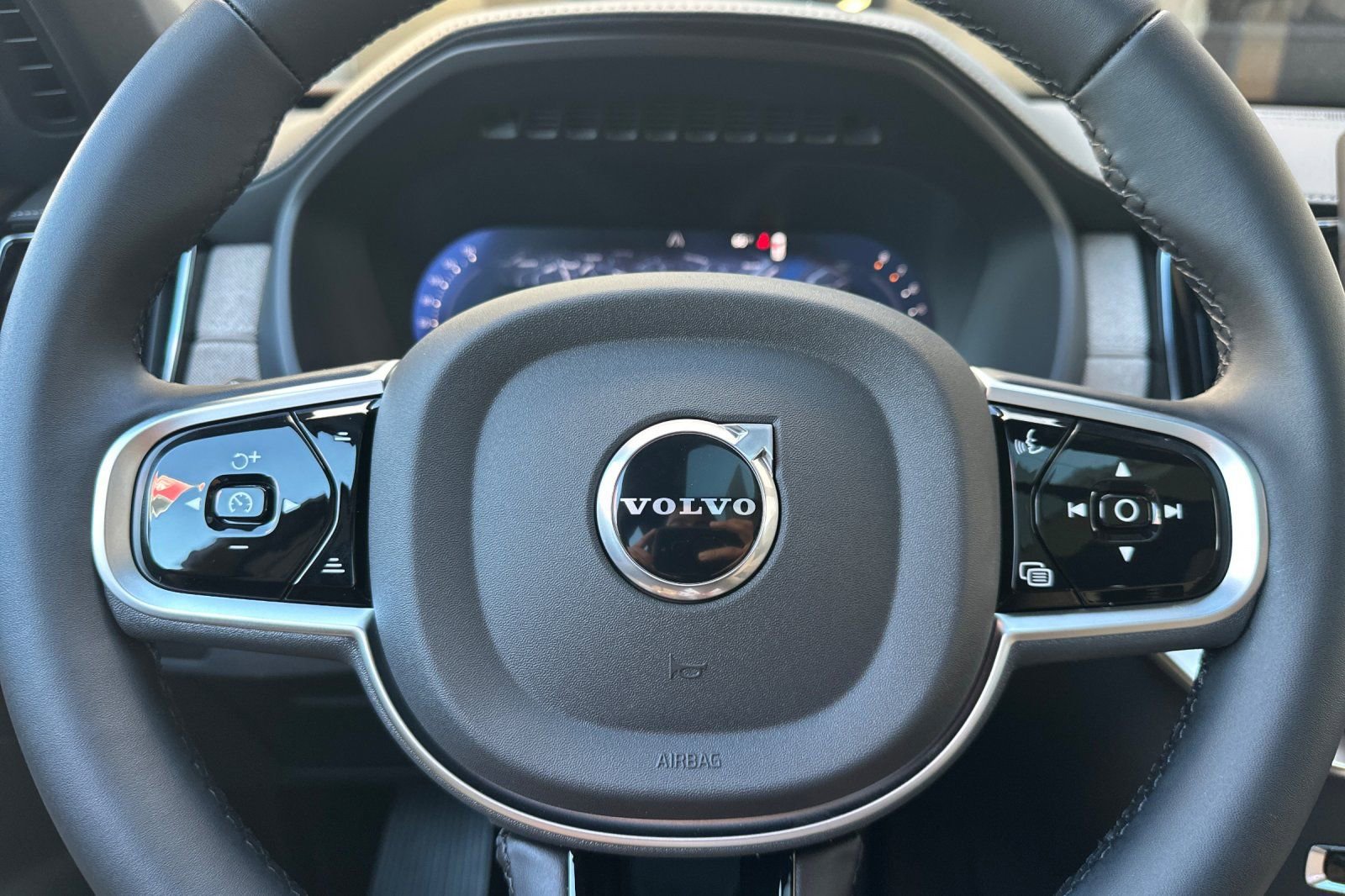 New 2026 Volvo XC90 B6 Plus w/ Protection Package Premier image 26