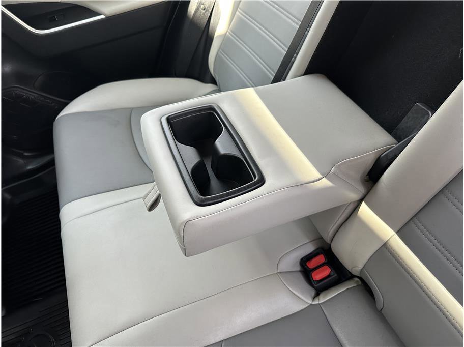 Used 2019 Toyota RAV4 XLE Premium AWD/4WD image 17