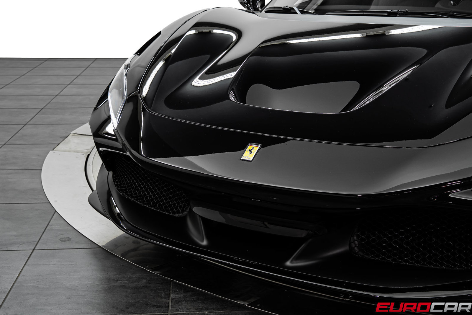 Used 2022 Ferrari F8 Tributo RWD image 12