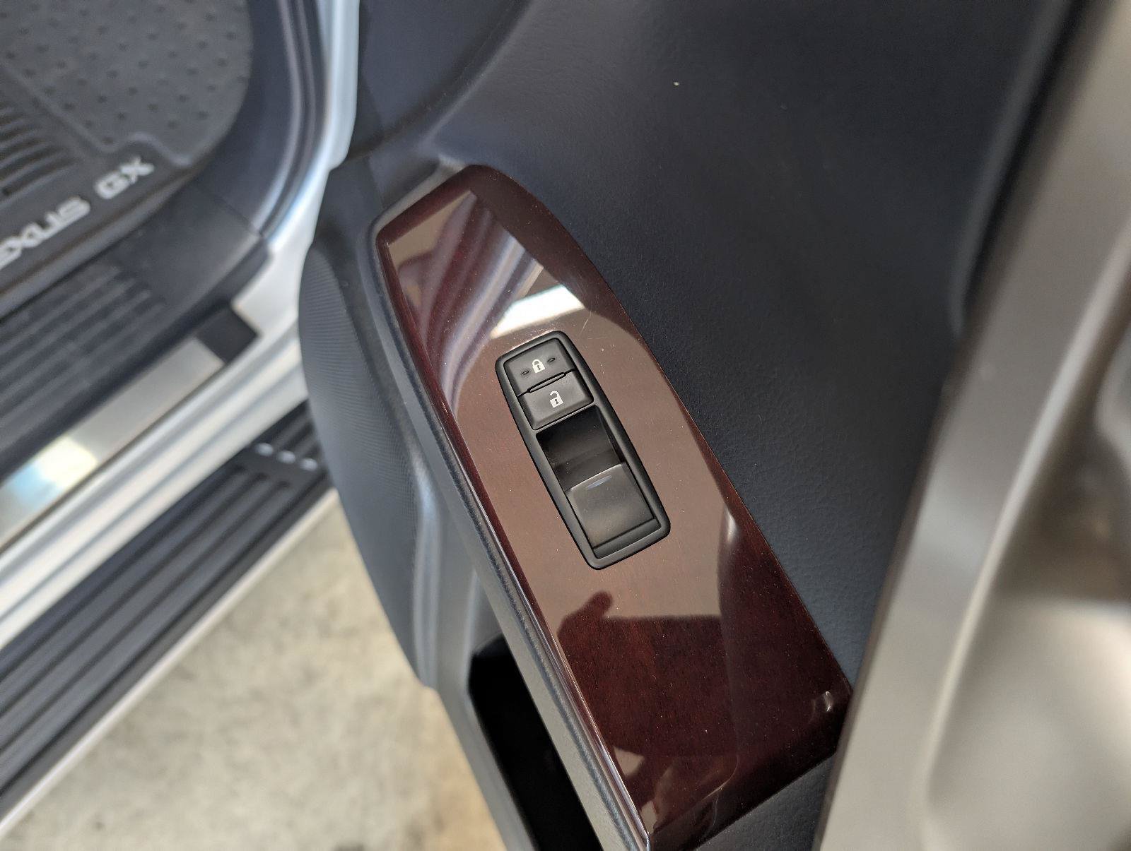 Used 2019 Lexus GX 460 Luxury AWD/4WD image 32