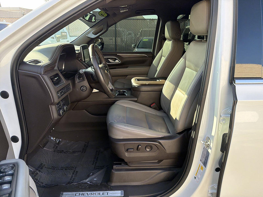 Used 2022 Chevrolet Suburban LT w/ Luxury Package AWD/4WD image 18