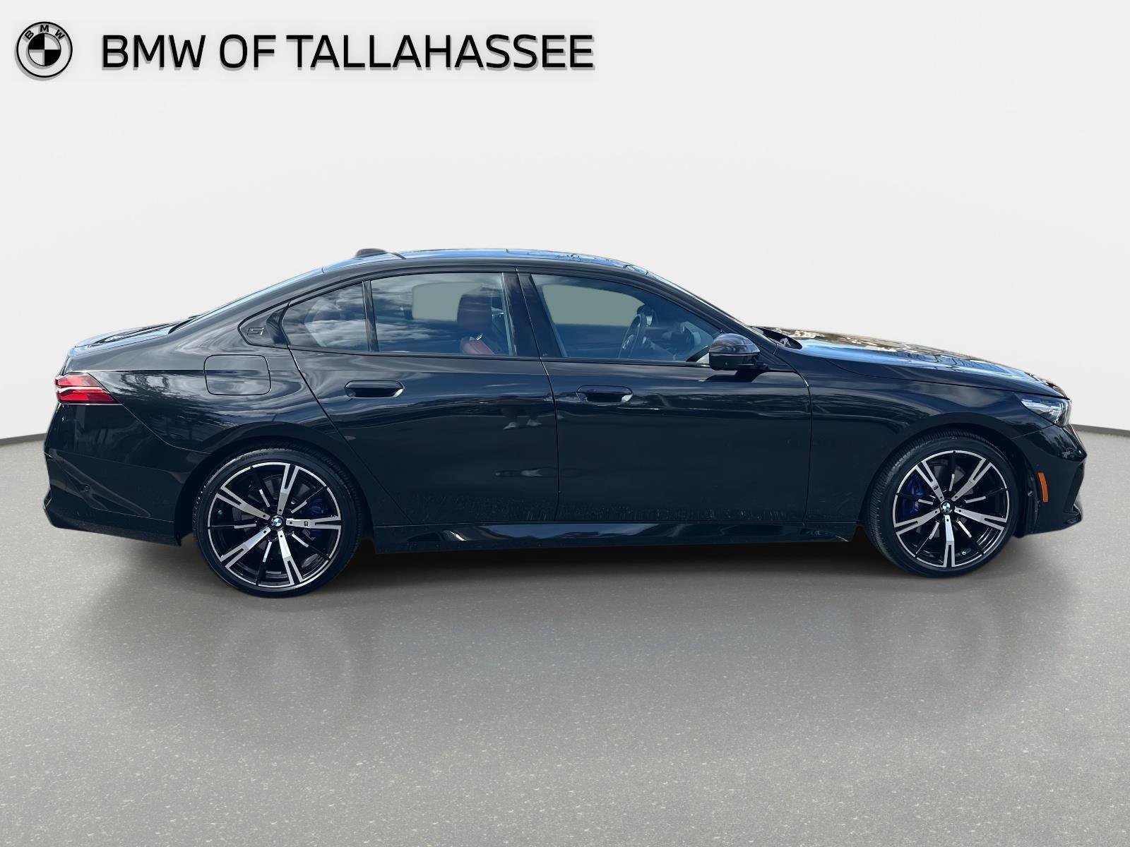 Used 2025 BMW 530i w/ M Sport Package image 4