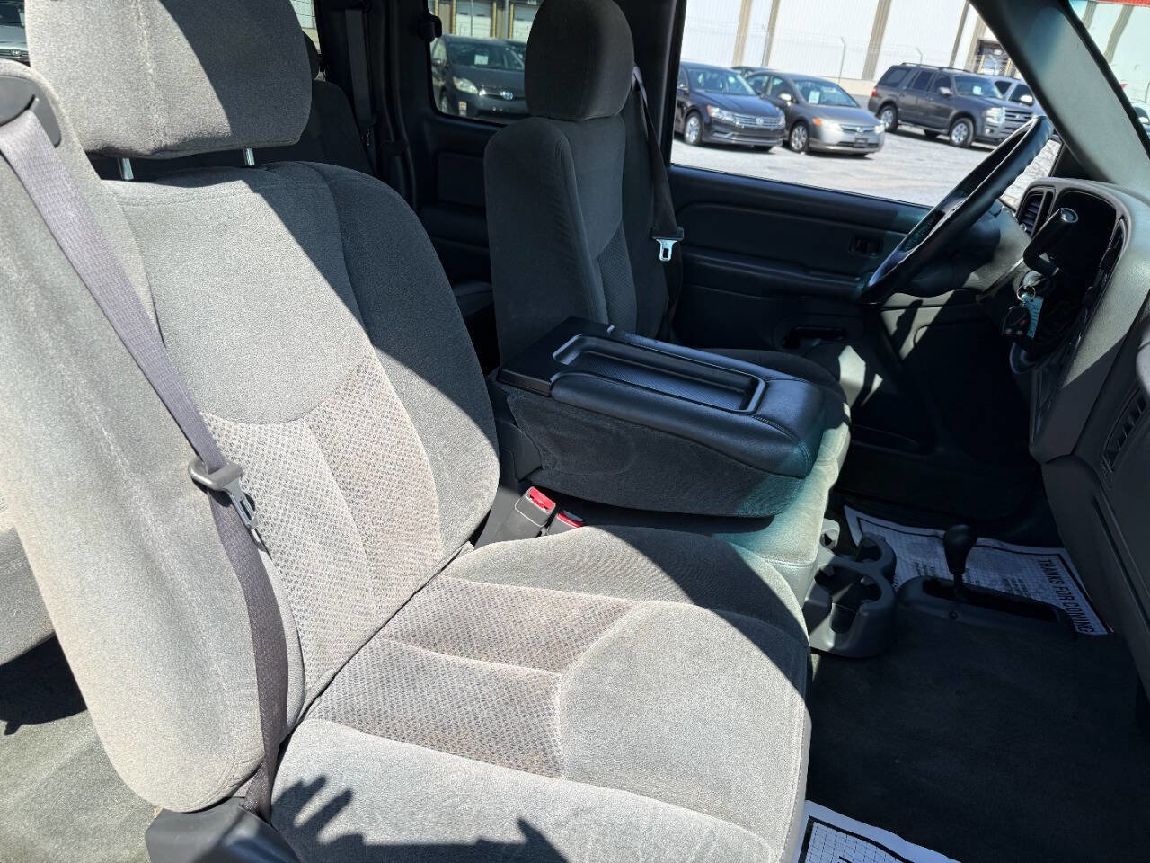 Used 2004 Chevrolet Silverado 1500 LS image 28