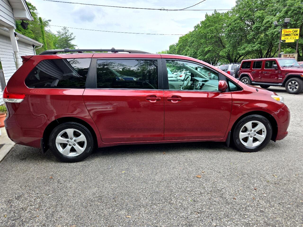 Used 2014 Toyota Sienna LE image 6
