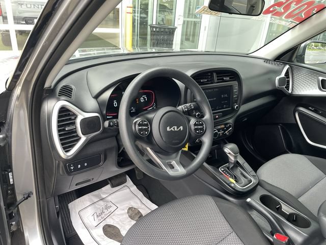 Used 2025 Kia Soul LX w/ LX Technology Package FWD image 18