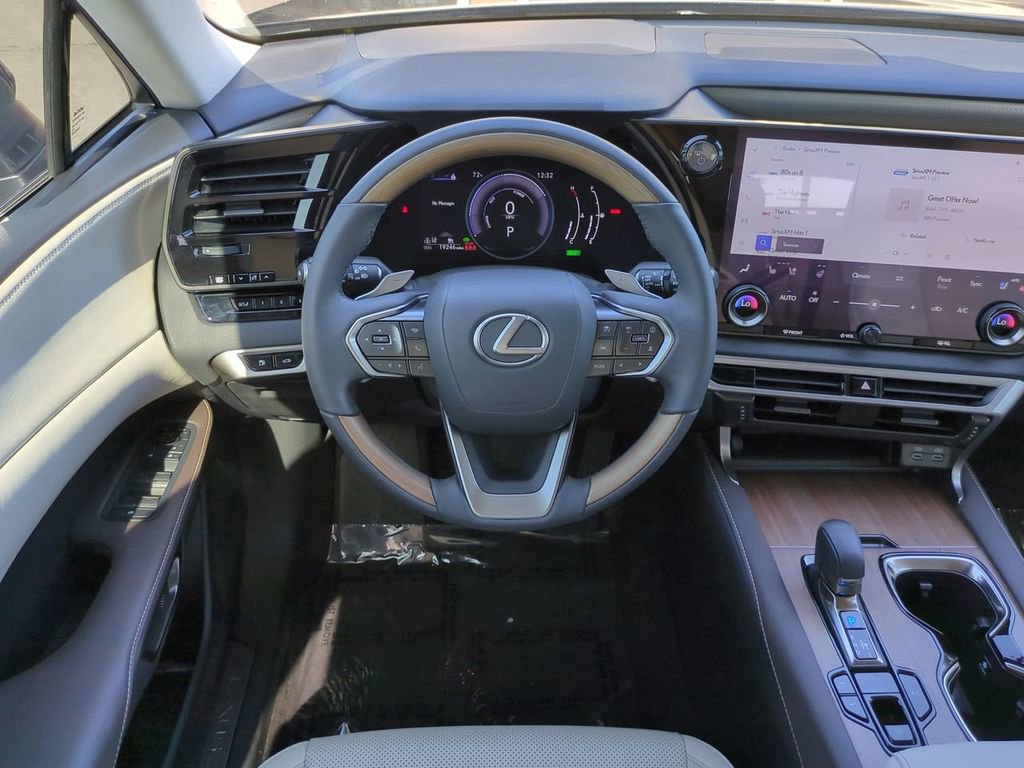 Used 2023 Lexus RX 350h image 15
