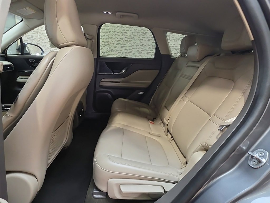 Used 2021 Lincoln Corsair Standard image 17