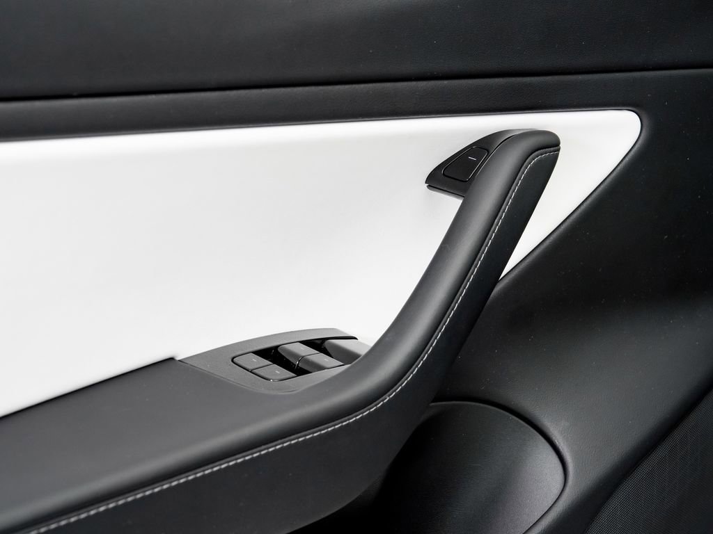 Used 2018 Tesla Model 3 Mid Range image 8