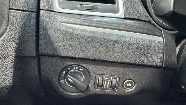 Used 2019 Chrysler 300 Touring w/ Sport Appearance Package image 27