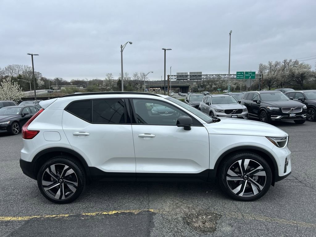 Certified 2023 Volvo XC40 B5 Plus w/ Driver Assist Package image 9