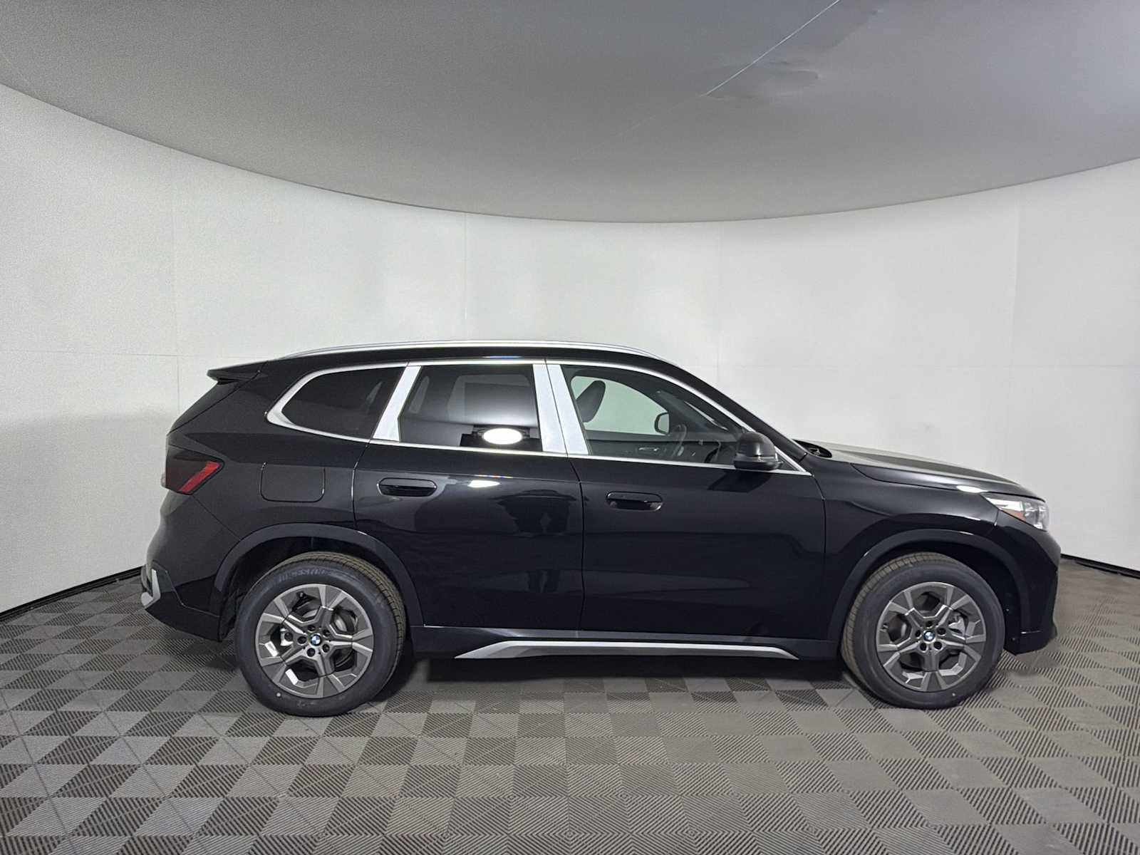 New 2026 BMW X1 xDrive28i w/ Convenience Package AWD/4WD image 8