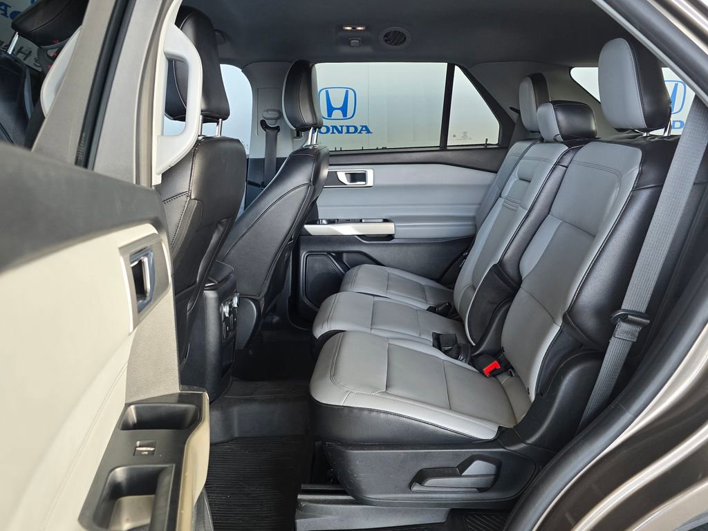 Used 2021 Ford Explorer XLT image 13