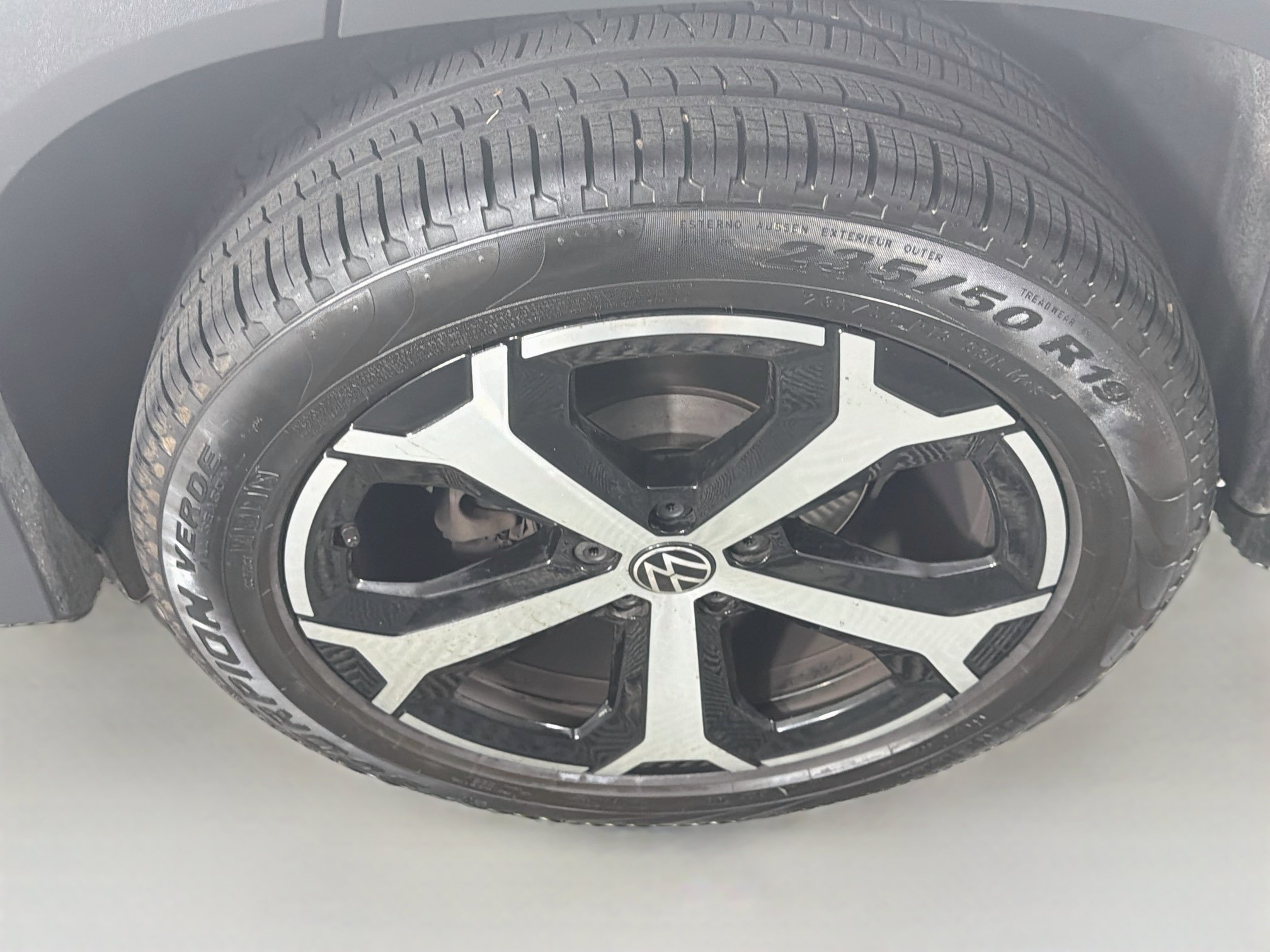 Used 2026 Volkswagen Tiguan SE AWD/4WD image 11