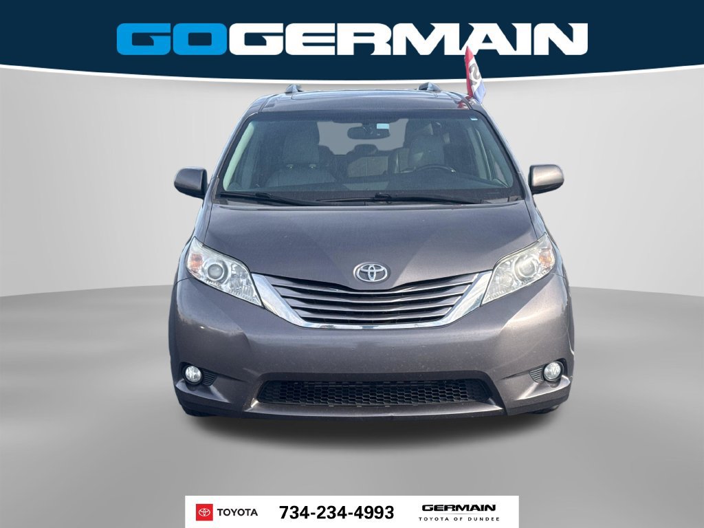 Used 2017 Toyota Sienna XLE w/ XLE Navigation Package AWD/4WD image 2