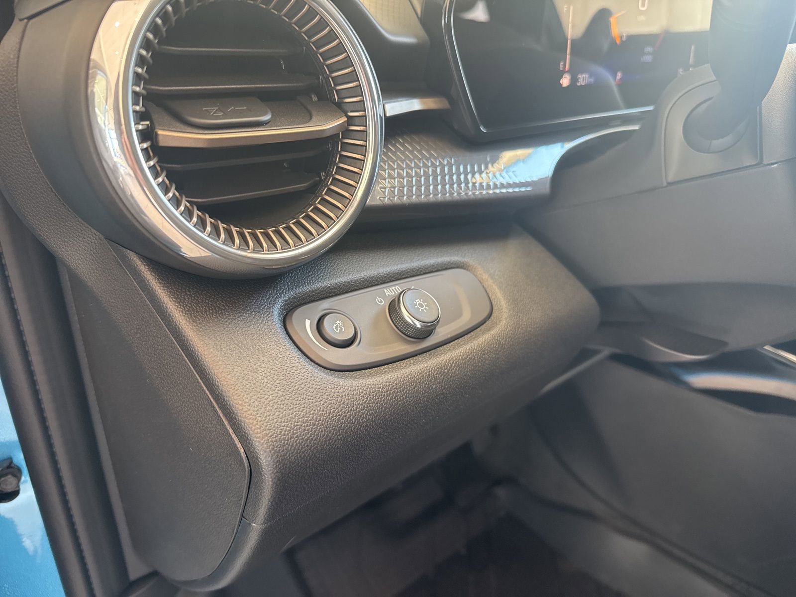 New 2026 Chevrolet Trax ACTIV w/ Driver Confidence Package image 18