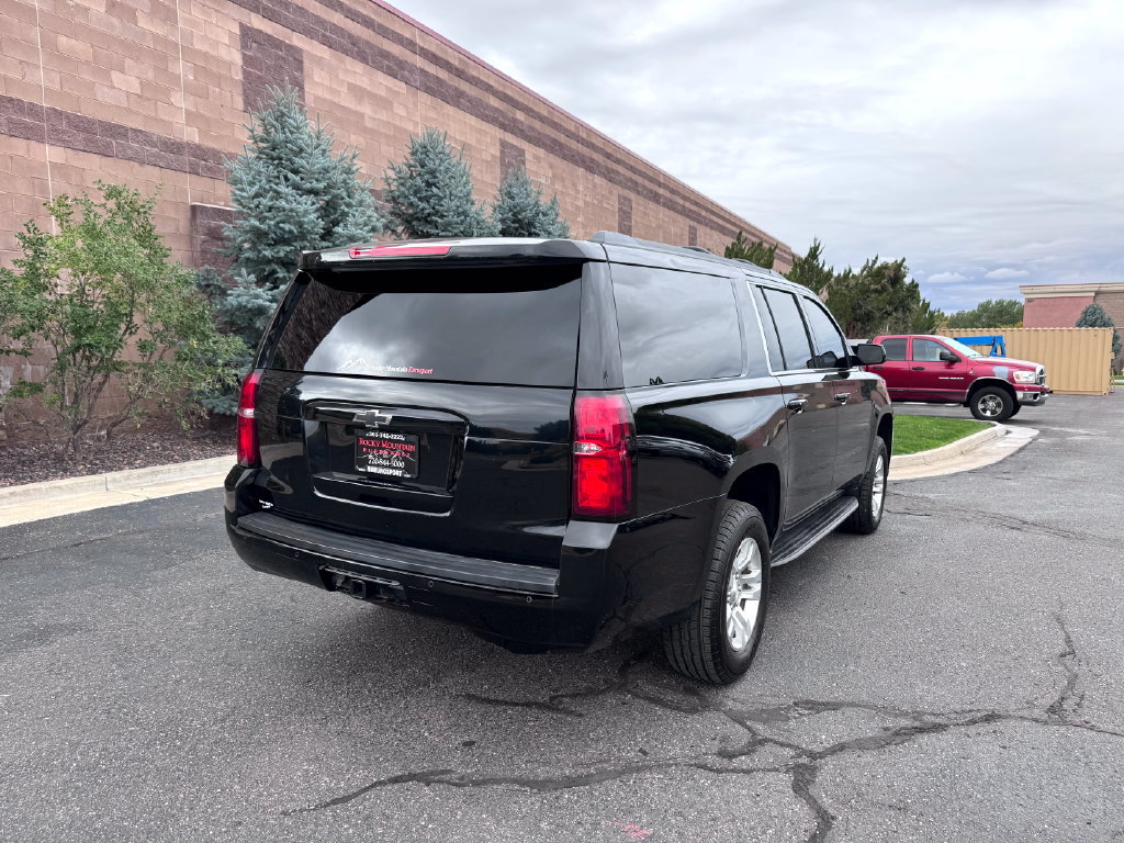 Used 2017 Chevrolet Suburban LT w/ Luxury Package AWD/4WD image 7
