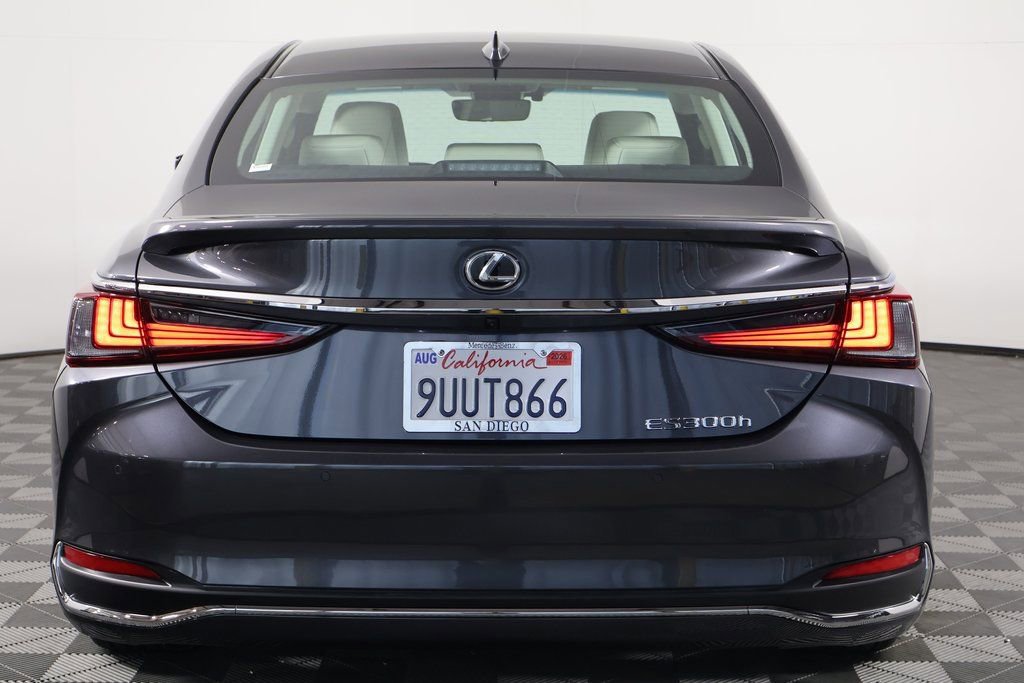 Used 2025 Lexus ES 300h w/ Premium Package image 5