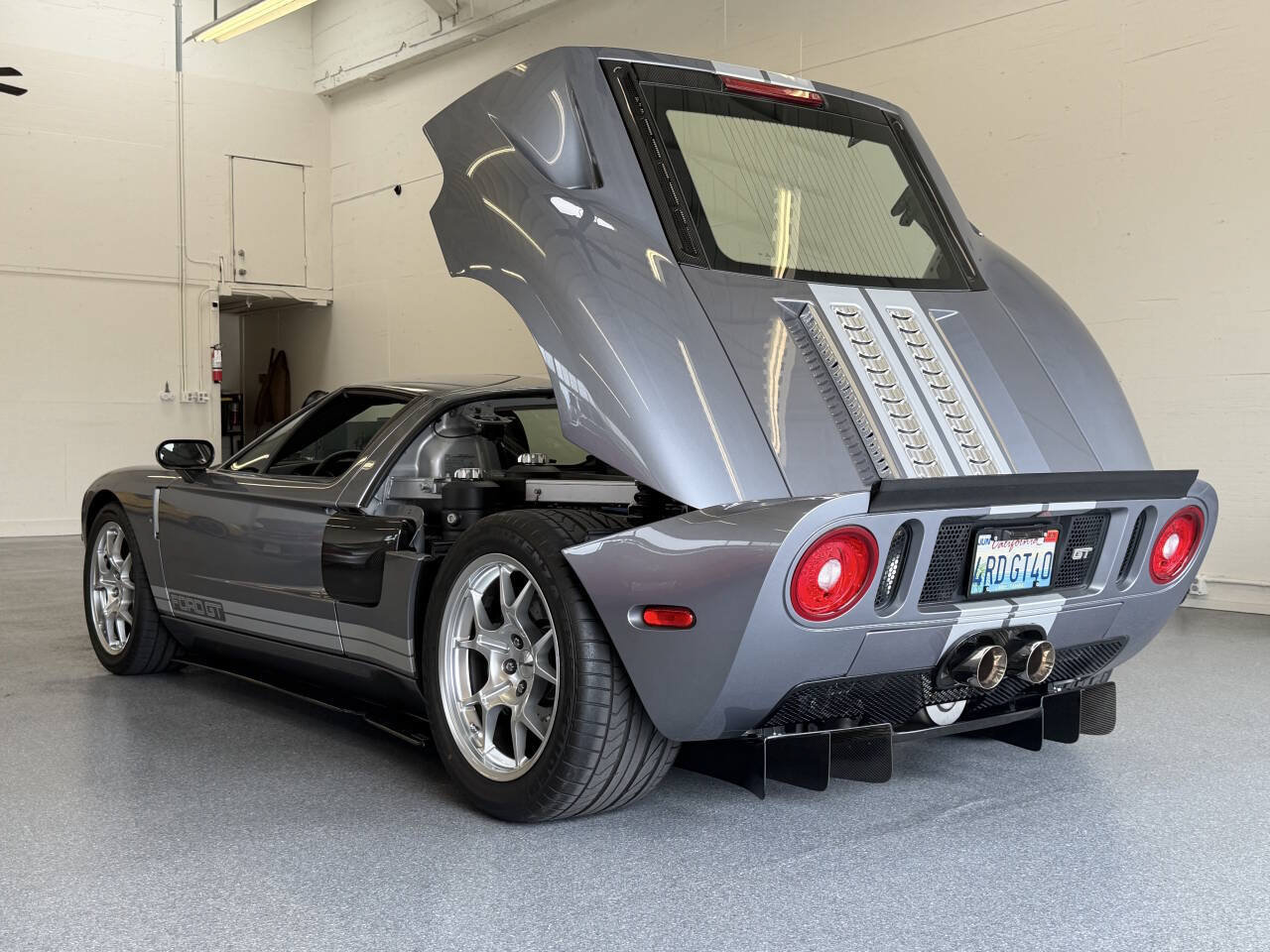 Used 2006 Ford GT RWD image 50