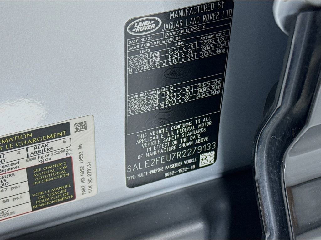 Used 2024 Land Rover Defender 130 X-Dynamic SE image 36