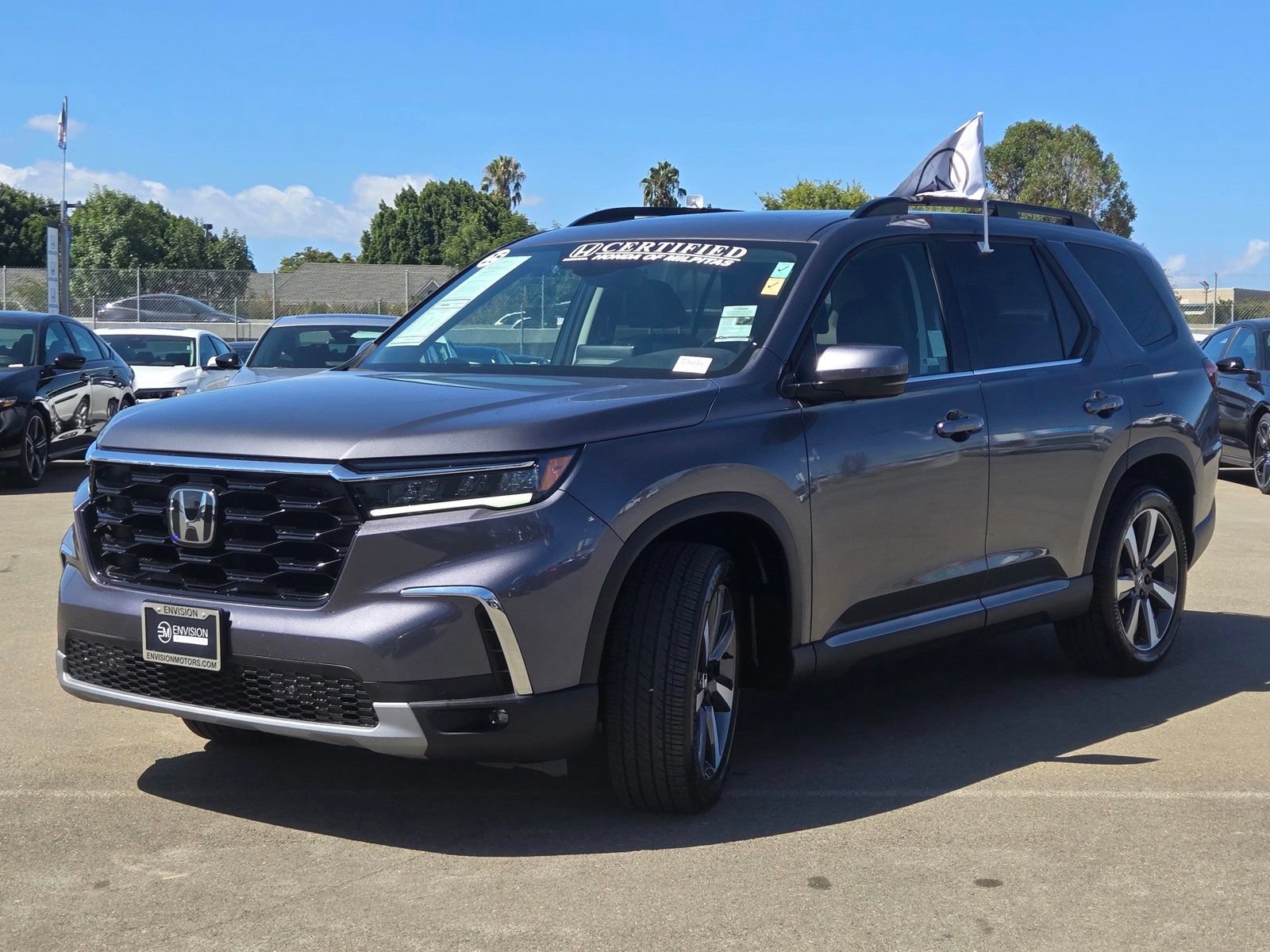 Certified 2025 Honda Pilot Touring image 3