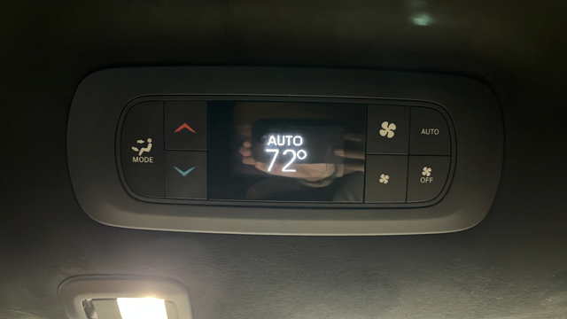 Used 2023 Chrysler Pacifica Pinnacle FWD image 39