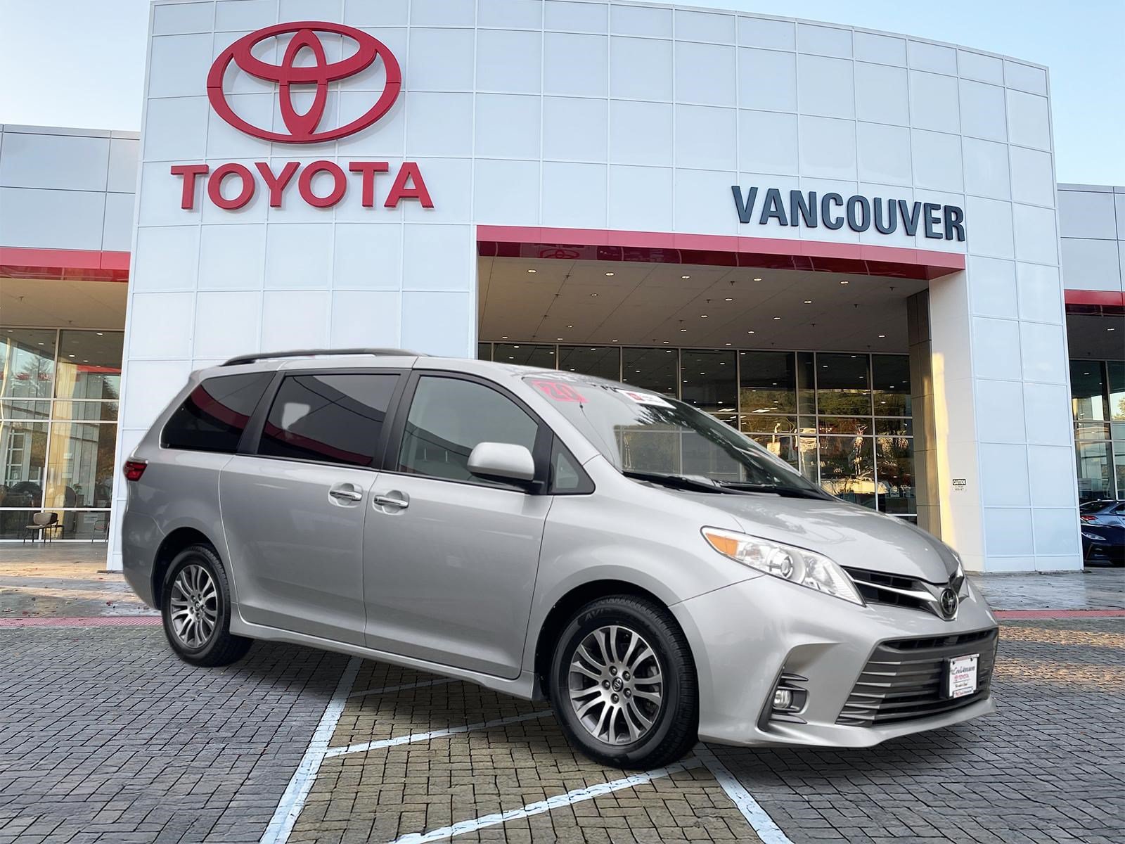 Certified 2020 Toyota Sienna XLE FWD image 1