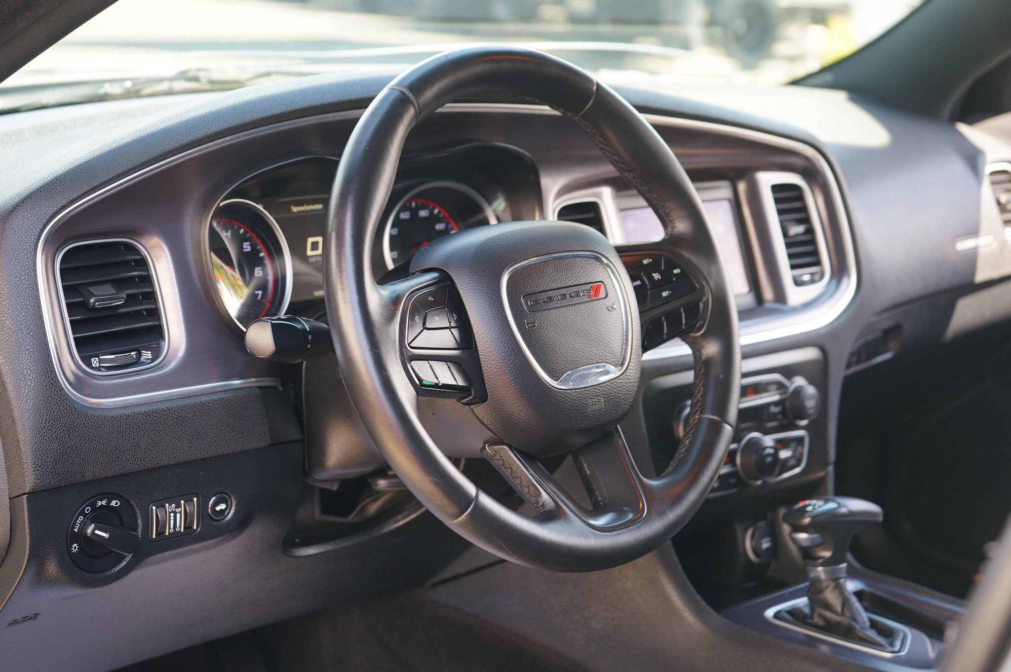 Used 2018 Dodge Charger SXT RWD image 11