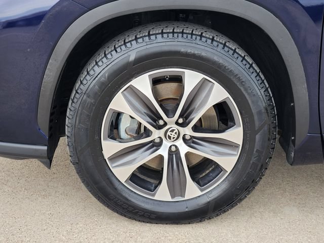 Used 2021 Toyota Highlander XLE FWD image 17