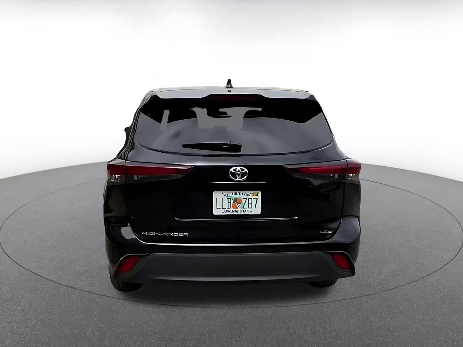 Used 2025 Toyota Highlander LE image 18