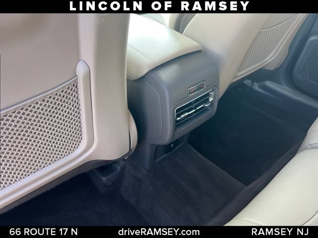 Used 2022 Lincoln Corsair AWD w/ Premium Package image 16