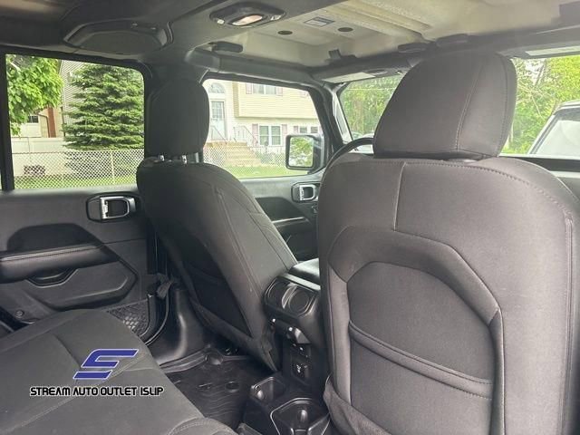 Used 2018 Jeep Wrangler Unlimited Sahara image 14