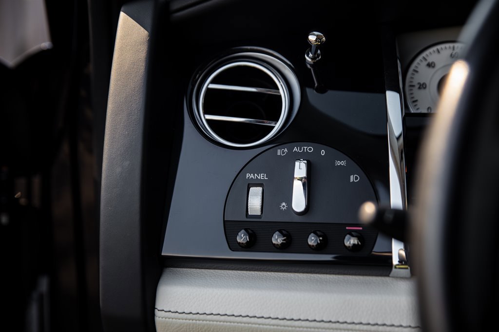 Used 2014 Rolls-Royce Ghost image 22