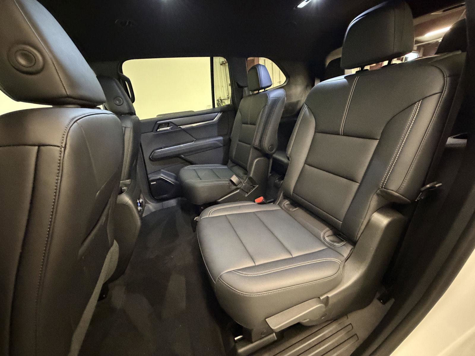 Used 2024 GMC Acadia Elevation image 43