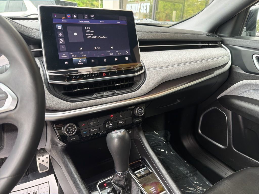 Used 2023 Jeep Compass Latitude image 12