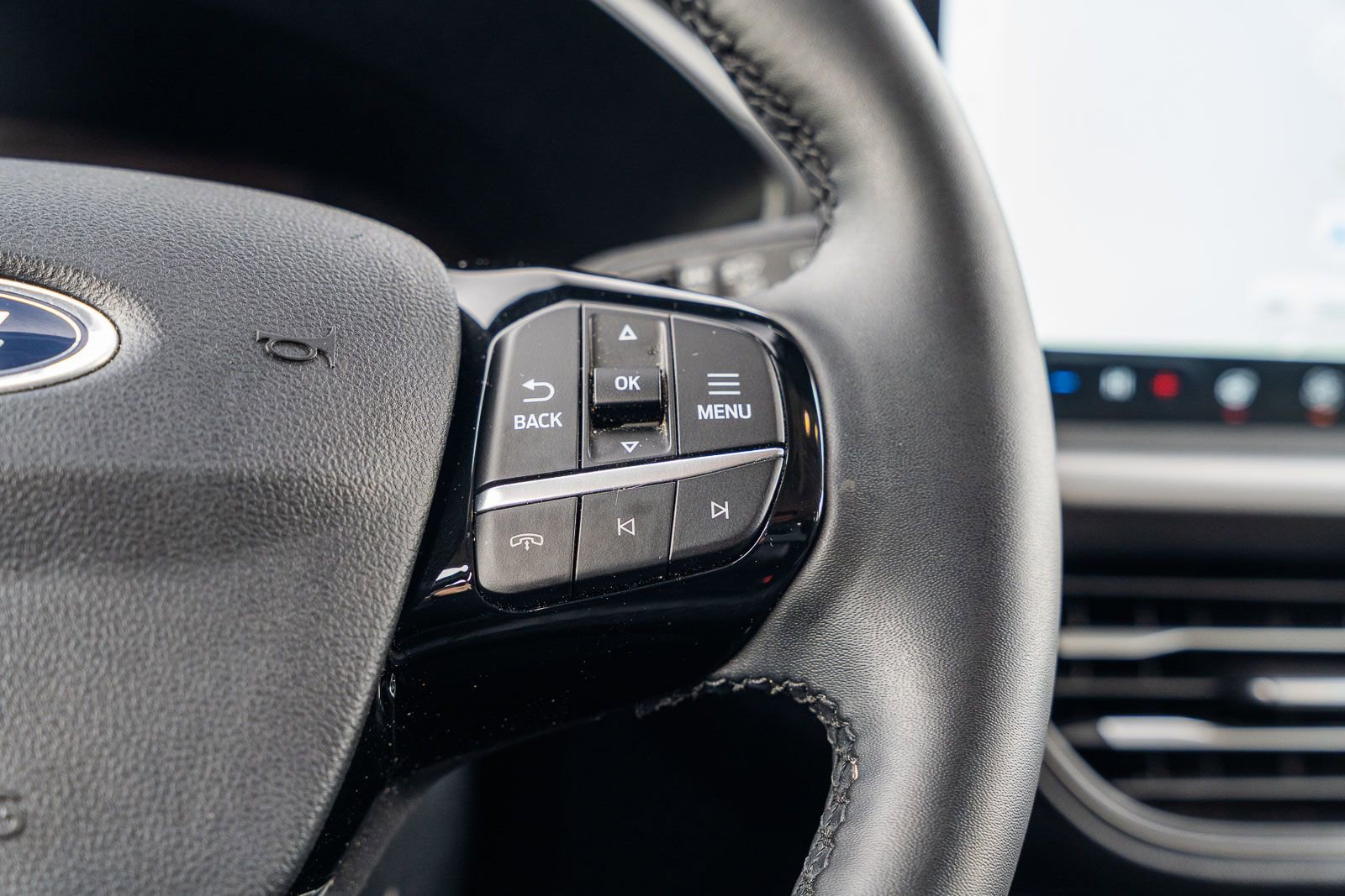 Used 2024 Ford Escape SE image 27