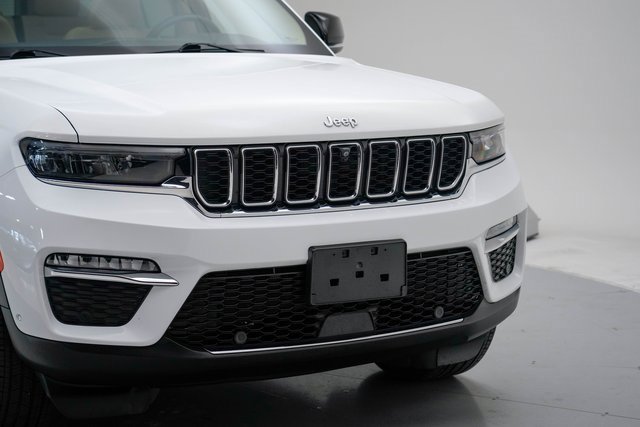 Used 2022 Jeep Grand Cherokee Limited w/ Luxury Tech Group II image 10