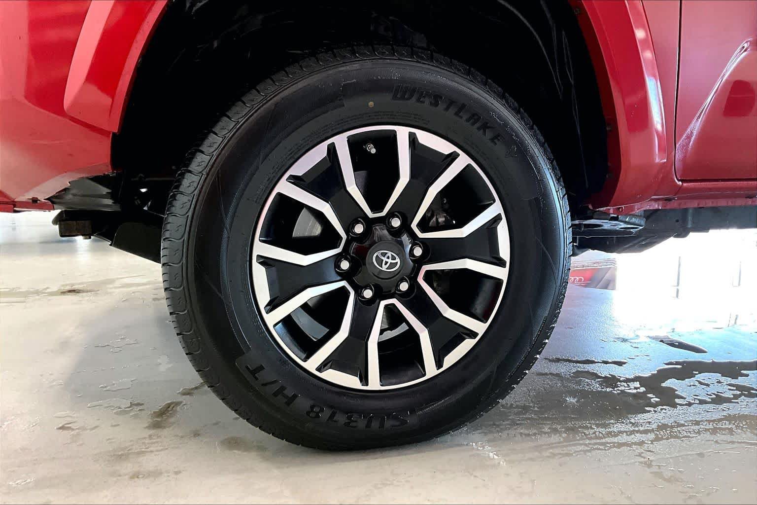 Used 2020 Toyota Tacoma TRD Sport AWD/4WD image 8