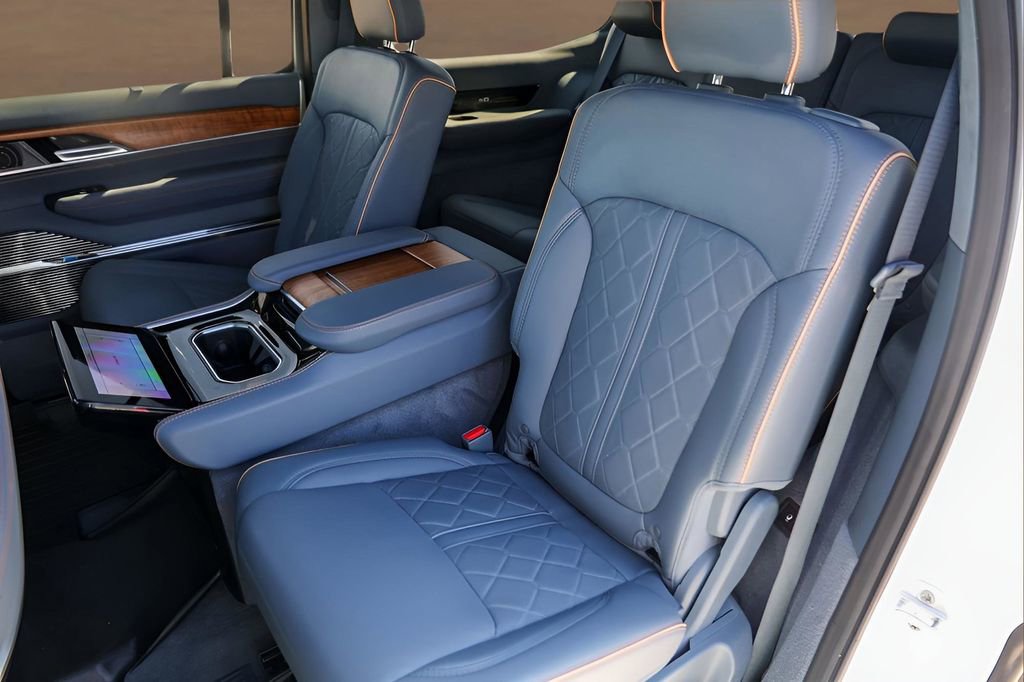 Used 2024 Jeep Grand Wagoneer Series III image 26