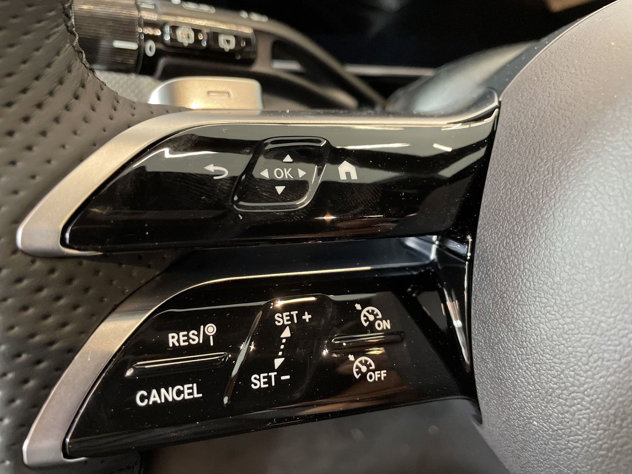 Certified 2025 Mercedes-Benz GLC 300 image 13