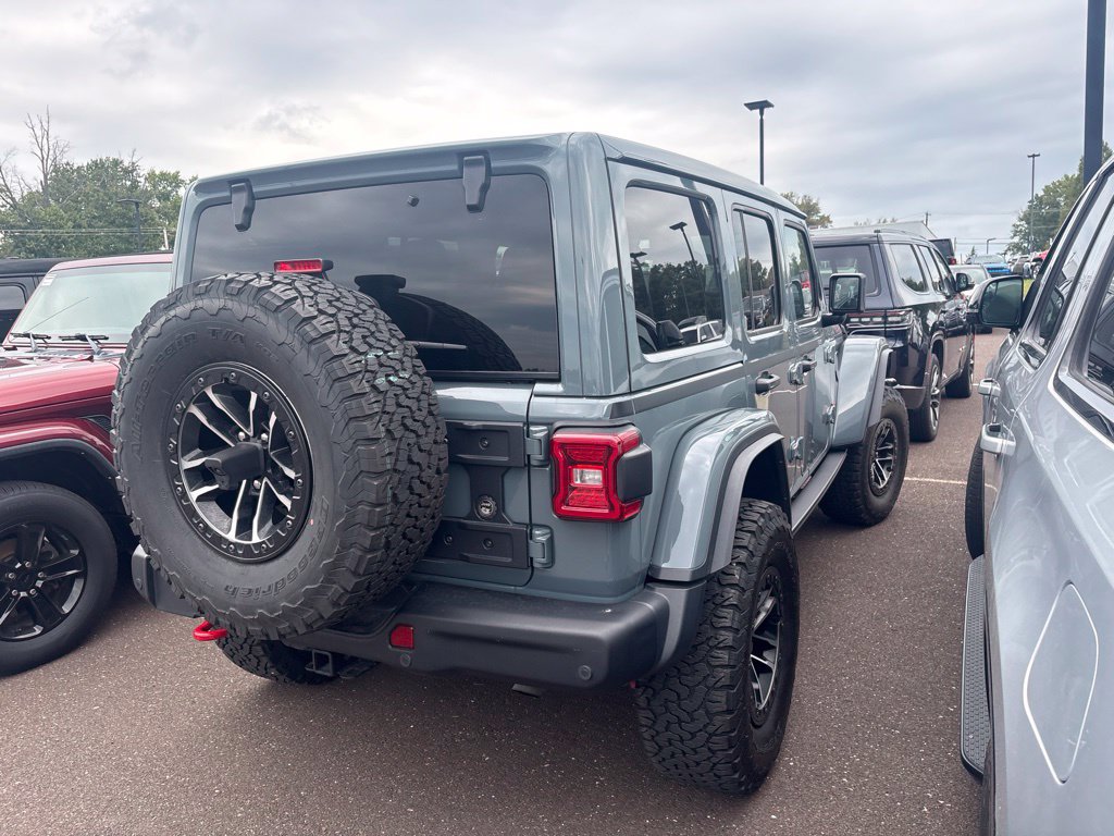 Used 2025 Jeep Wrangler Unlimited Rubicon AWD/4WD image 2