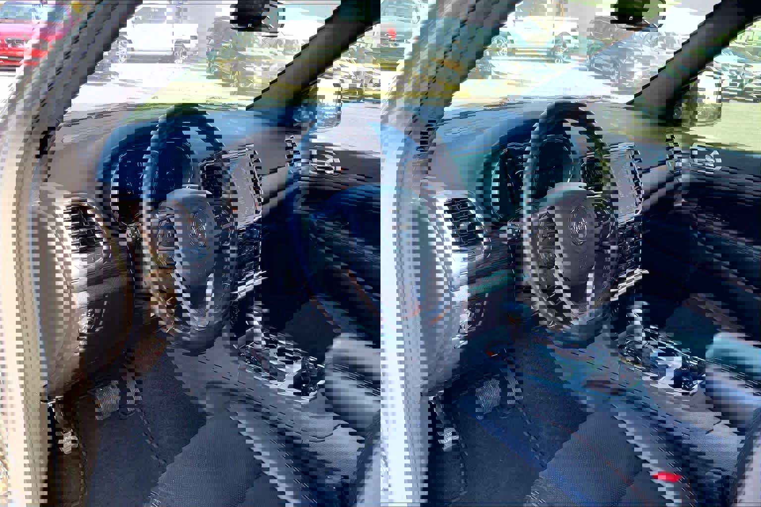 Used 2021 Jeep Grand Cherokee Laredo X image 17