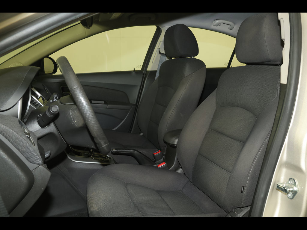 Used 2016 Chevrolet Cruze LT FWD image 10
