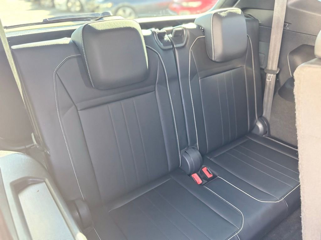 Used 2022 Volkswagen Tiguan SE R-Line image 18