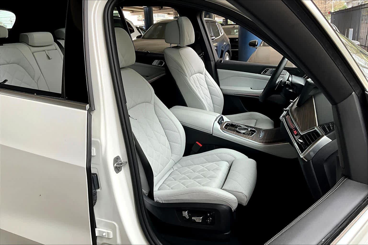 Used 2026 BMW X5 sDrive40i w/ Climate Comfort Package RWD image 12