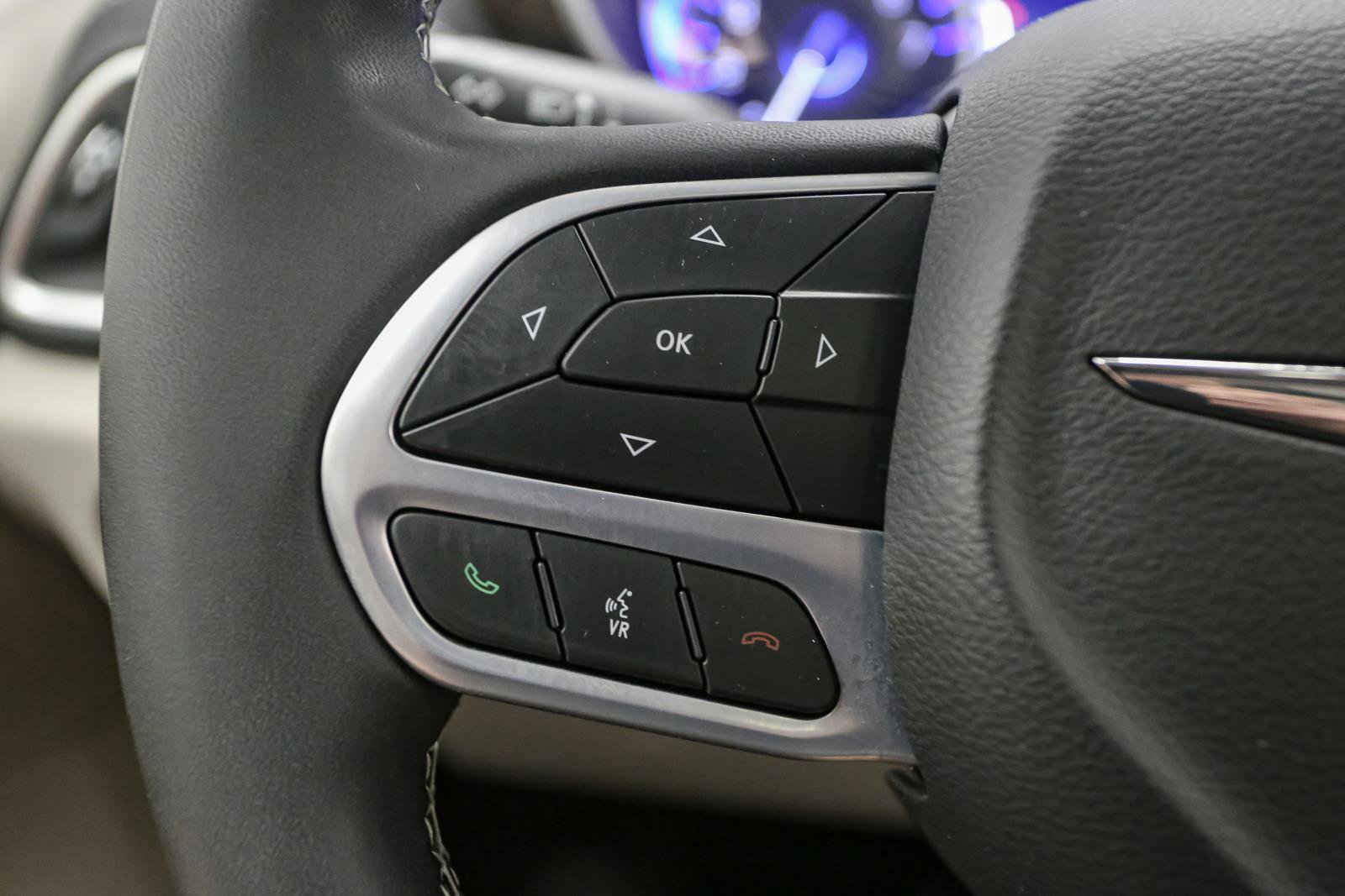Used 2022 Chrysler Pacifica Limited w/ Uconnect Theater Family Group AWD/4WD image 42