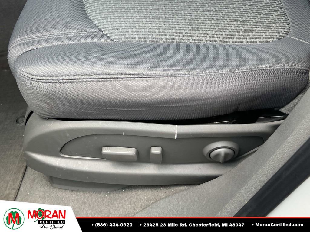 Used 2012 Chevrolet Traverse LT FWD image 18